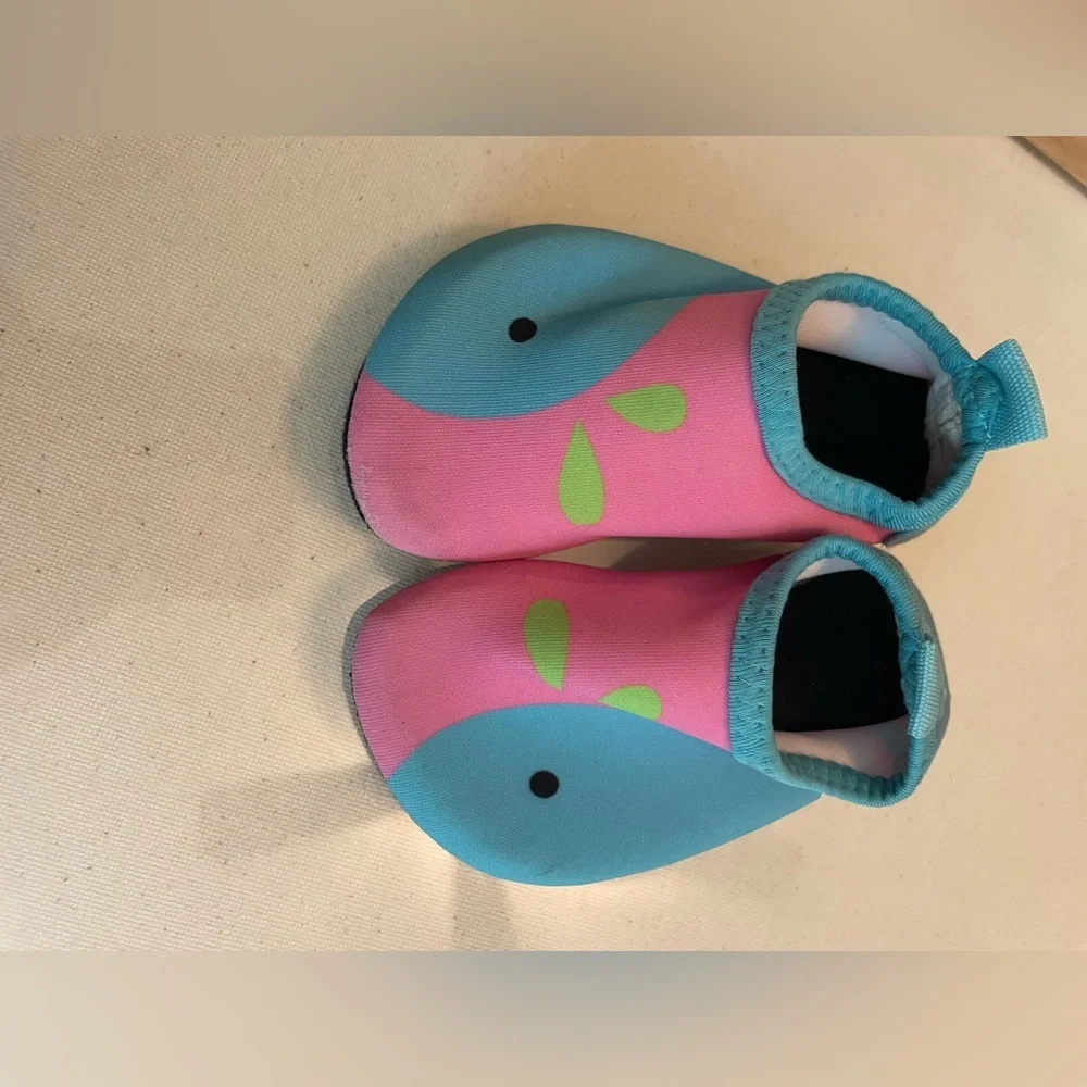 Aqua Shoes - Pink and Blue fish baby shoe 0-6months